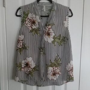 Live 4 Truth Black and White Floral Blouse